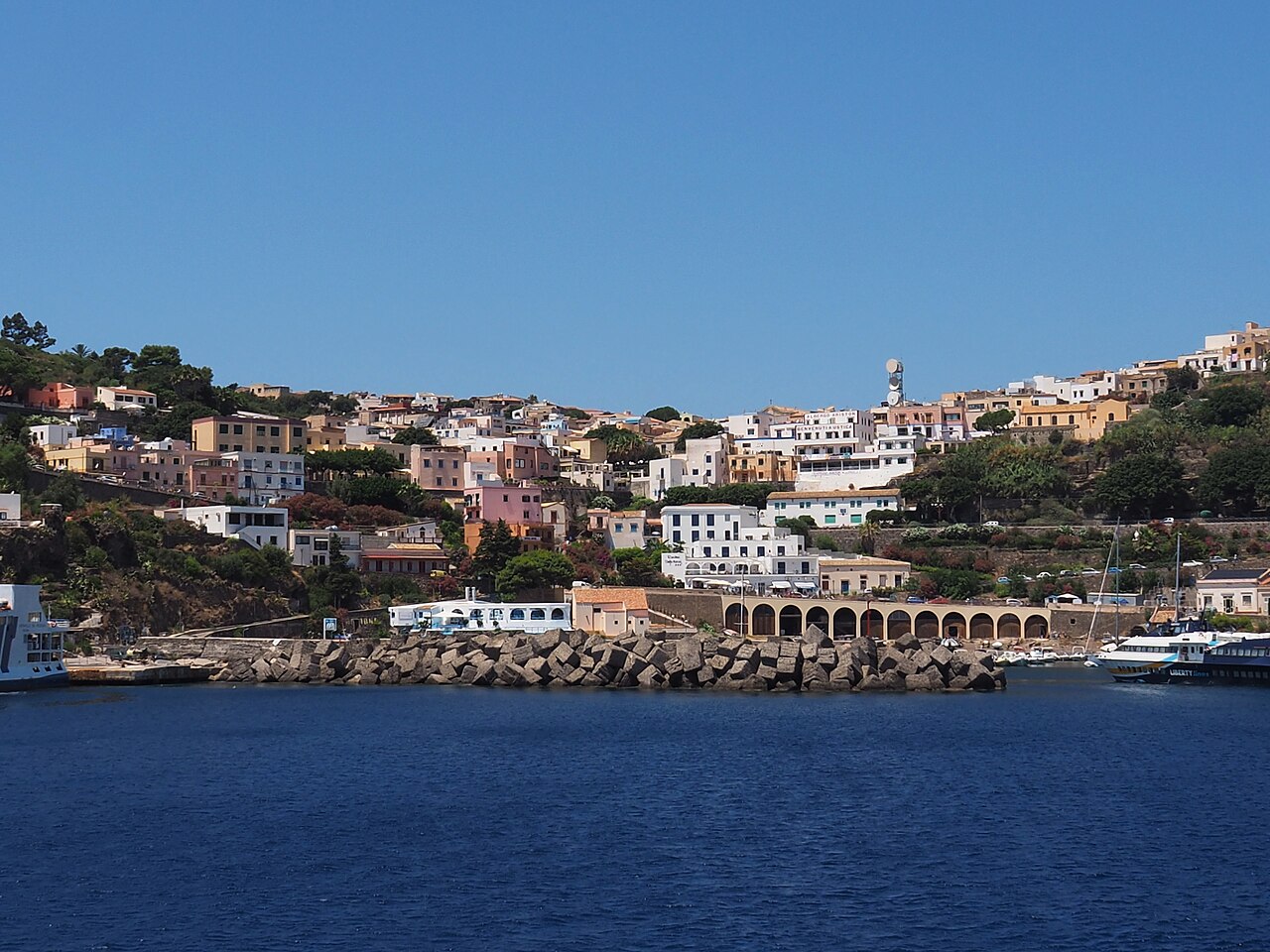 Ustica vista dal mare